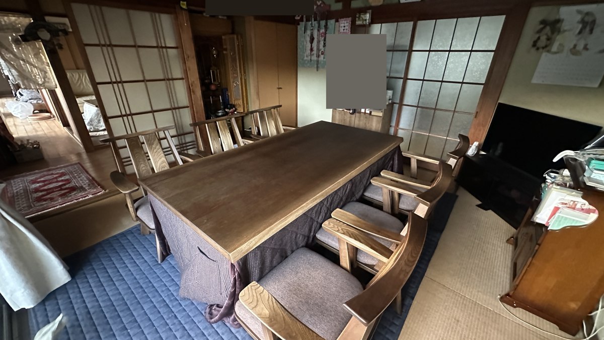 上野原市のお宅に設置した6人掛けダイニングこたつ日向180HIブラウンと椅子